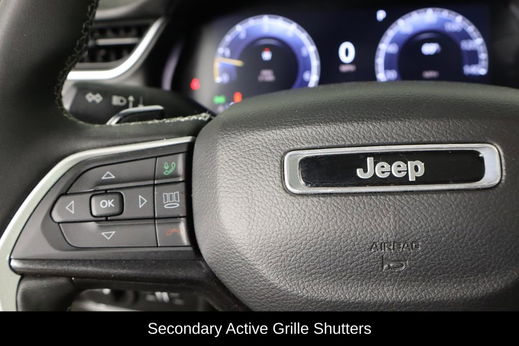 Used 2023 Jeep Grand Cherokee Altitude AWD/4WD image 8
