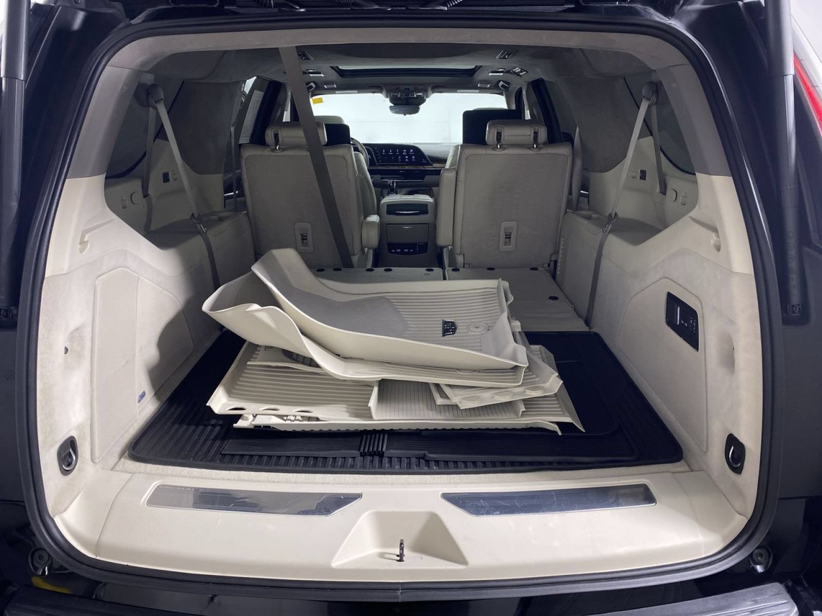 Certified 2024 Cadillac Escalade ESV Sport Platinum w/ LPO, ONYX Package AWD/4WD image 15