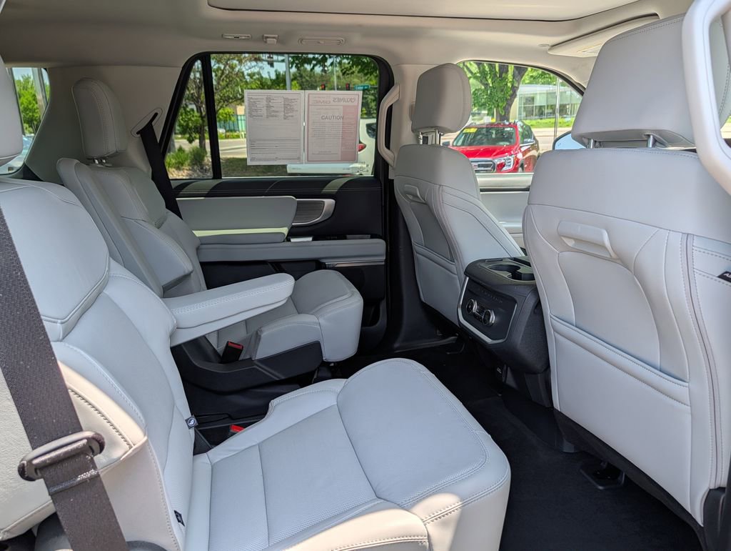 Used 2025 Ford Expedition Platinum AWD/4WD image 22