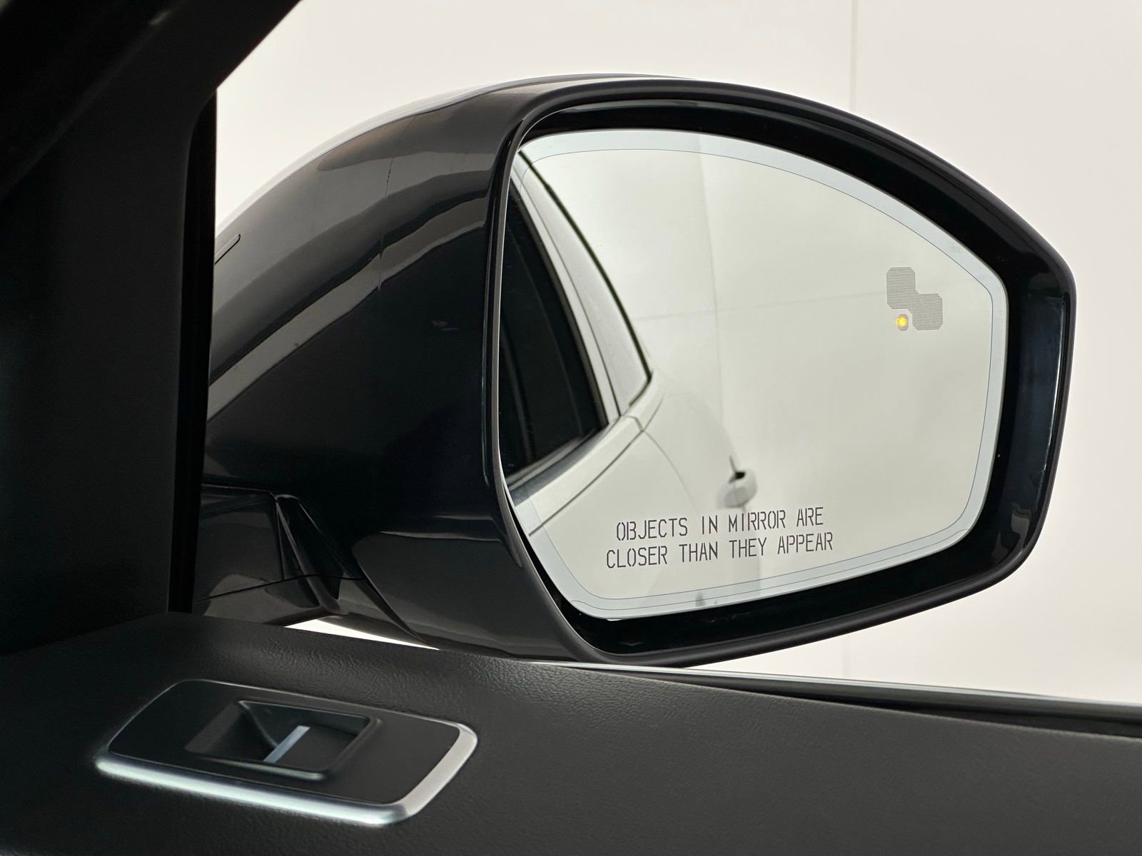 Used 2020 Jaguar F-PACE Premium image 25