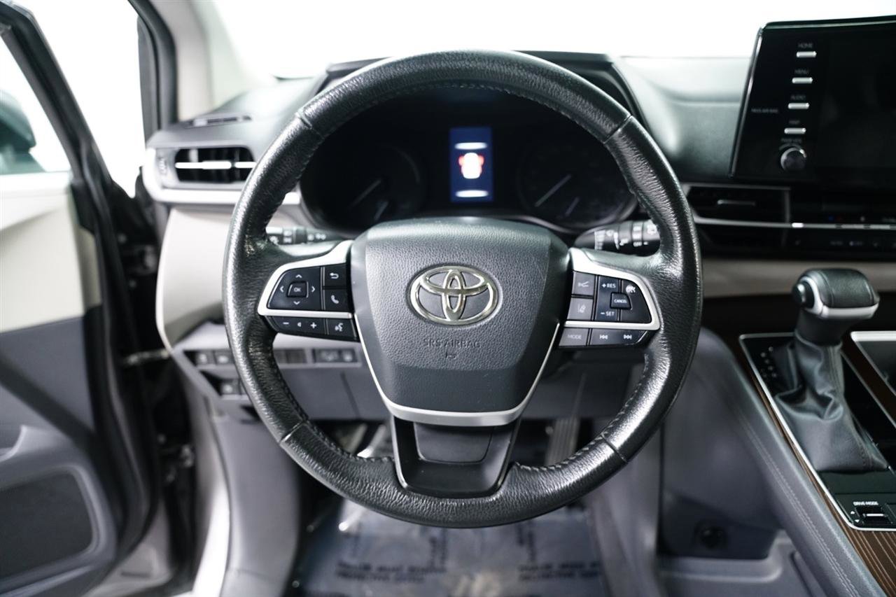 Used 2023 Toyota Sienna XLE image 15
