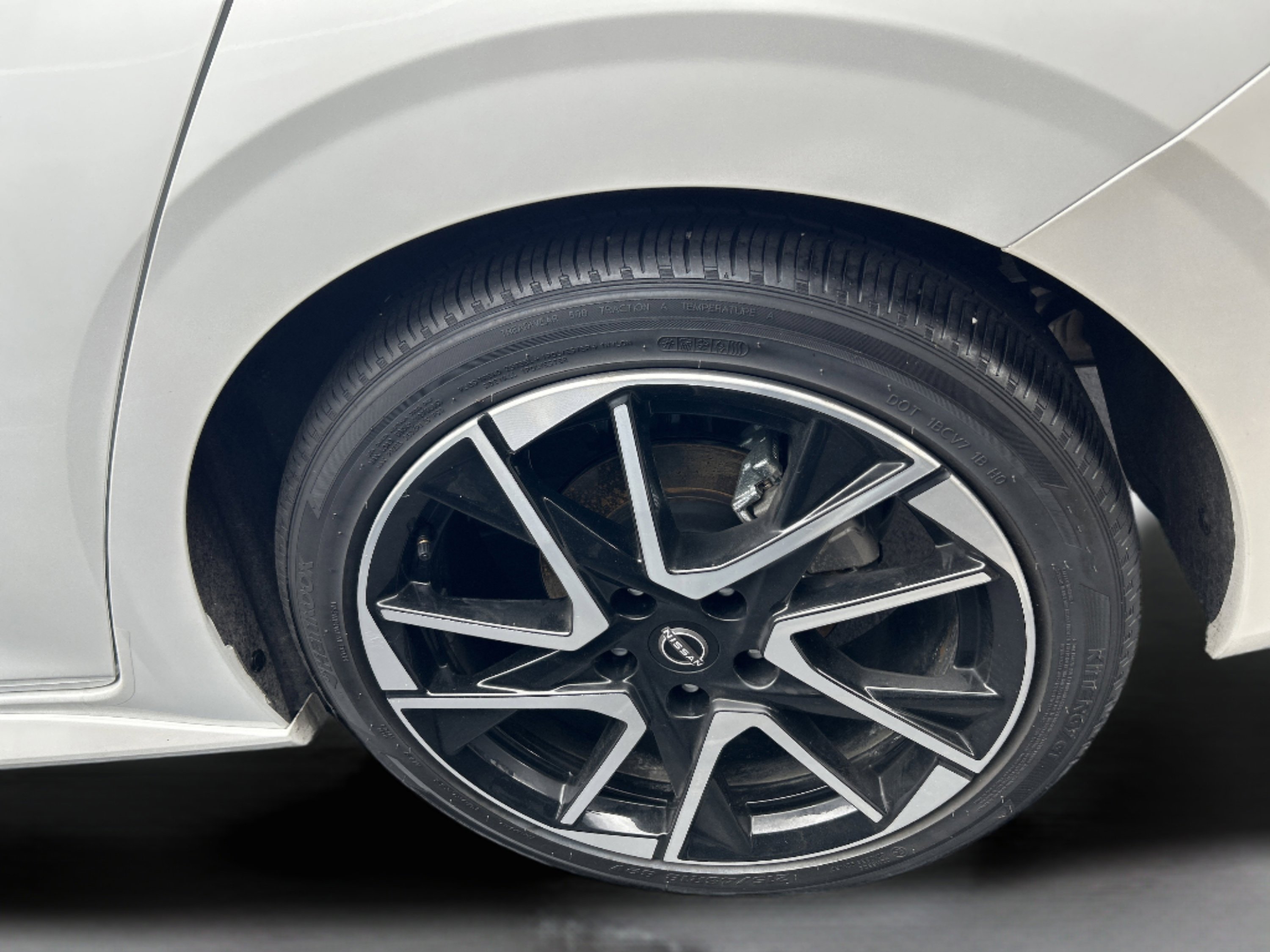 Used 2025 Nissan Sentra SR w/ SR Premium Package image 43