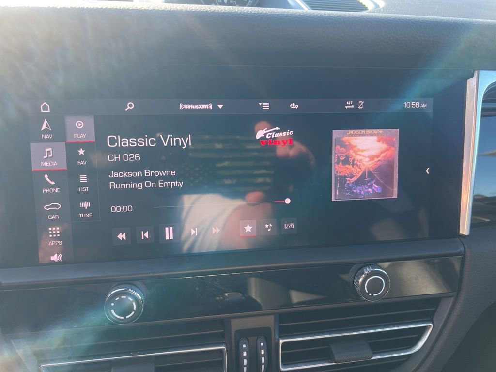 Used 2022 Porsche Macan Base image 52