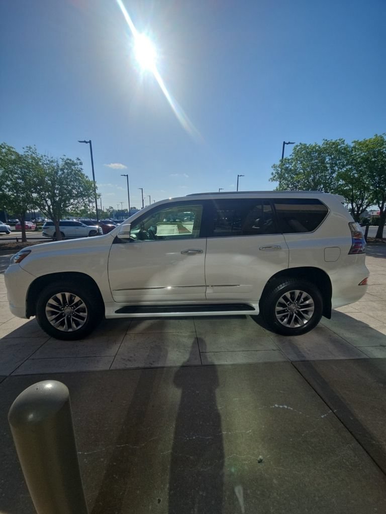 Used 2014 Lexus GX 460 Luxury AWD/4WD image 2
