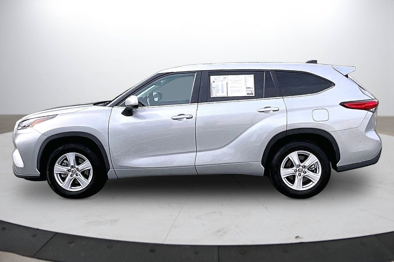 Used 2023 Toyota Highlander LE image 6