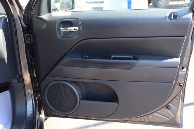 Used 2014 Jeep Patriot Latitude w/ Sun/Sound Group AWD/4WD image 29
