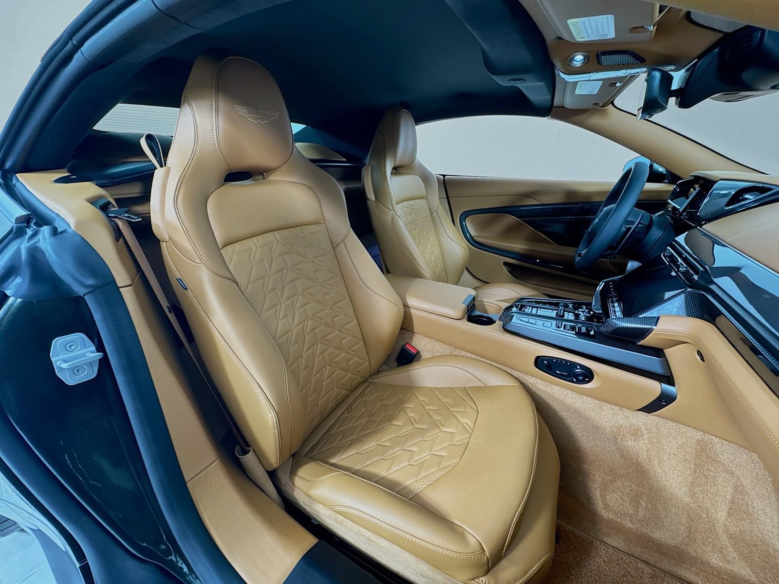 Used 2026 Aston Martin Vanquish Convertible RWD image 22