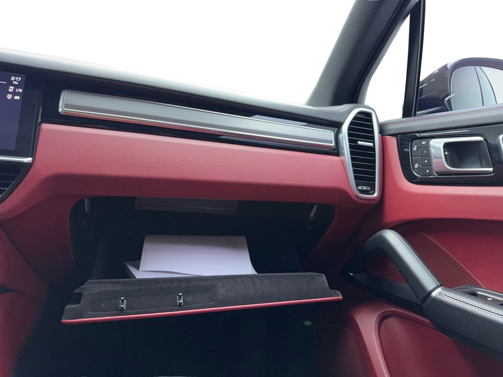 Used 2023 Porsche Cayenne Platinum Edition image 33