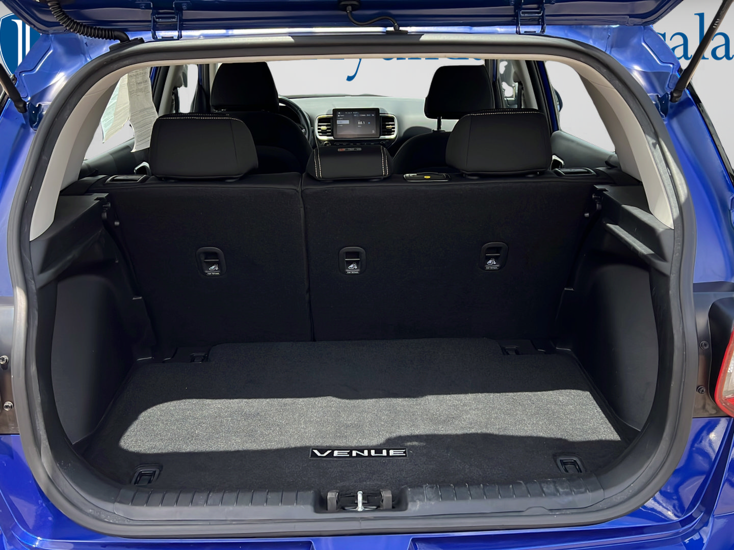 Used 2022 Hyundai Venue SEL w/ Cargo Package FWD image 9