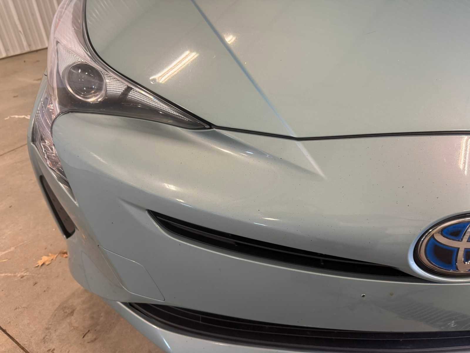 Used 2017 Toyota Prius Three w/ Advanced Technology Package FWD image 4