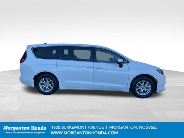 Used 2023 Chrysler Voyager LX FWD image 9