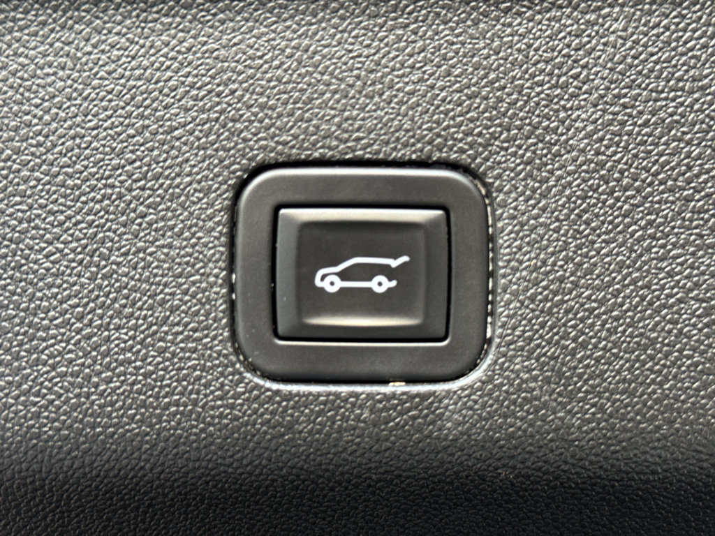 Used 2025 Chevrolet Suburban High Country AWD/4WD image 23