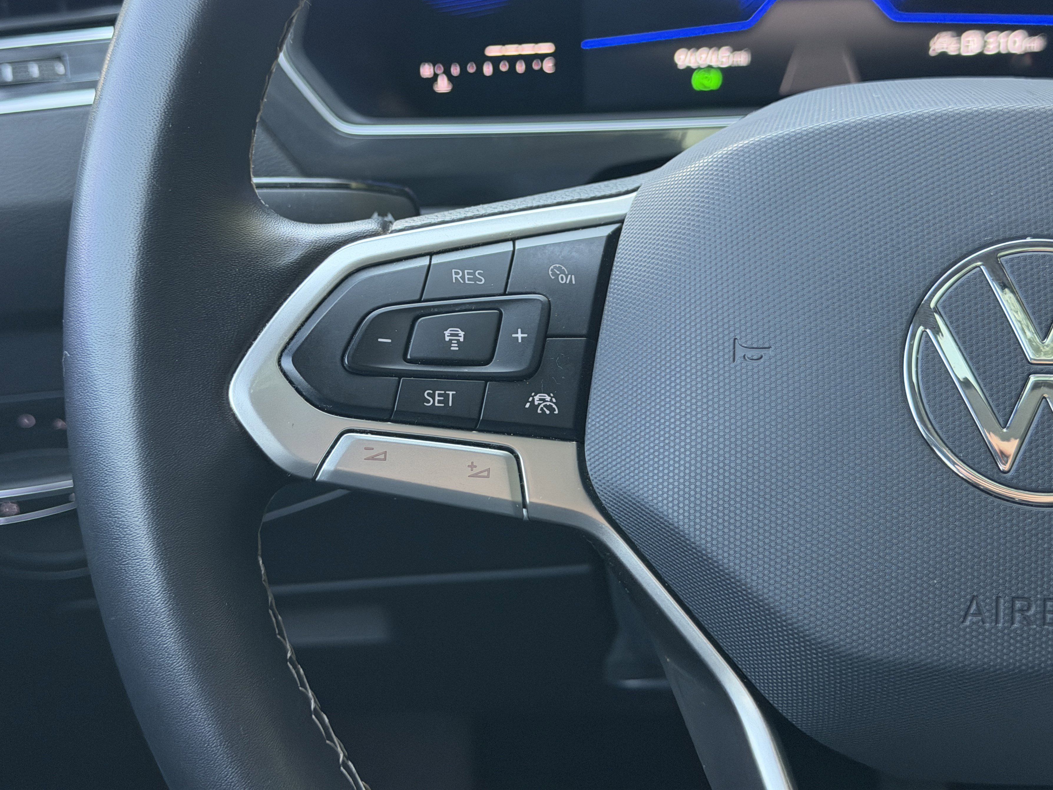 Used 2022 Volkswagen Tiguan SE image 15