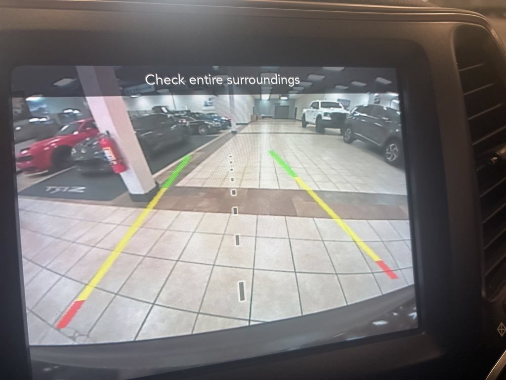 Used 2022 Jeep Cherokee Trailhawk AWD/4WD image 12