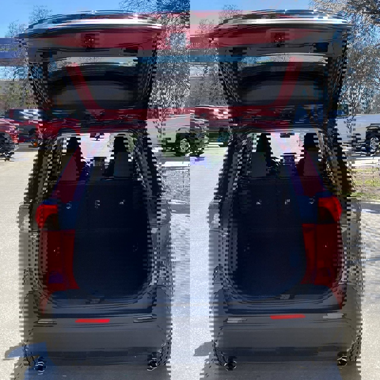 Used 2025 Toyota RAV4 XLE image 26