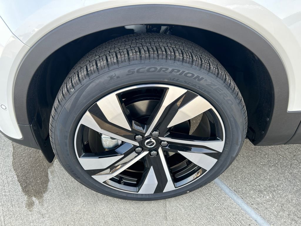 New 2026 Volvo XC40 B5 Ultra w/ Protection Package Premier AWD/4WD image 8