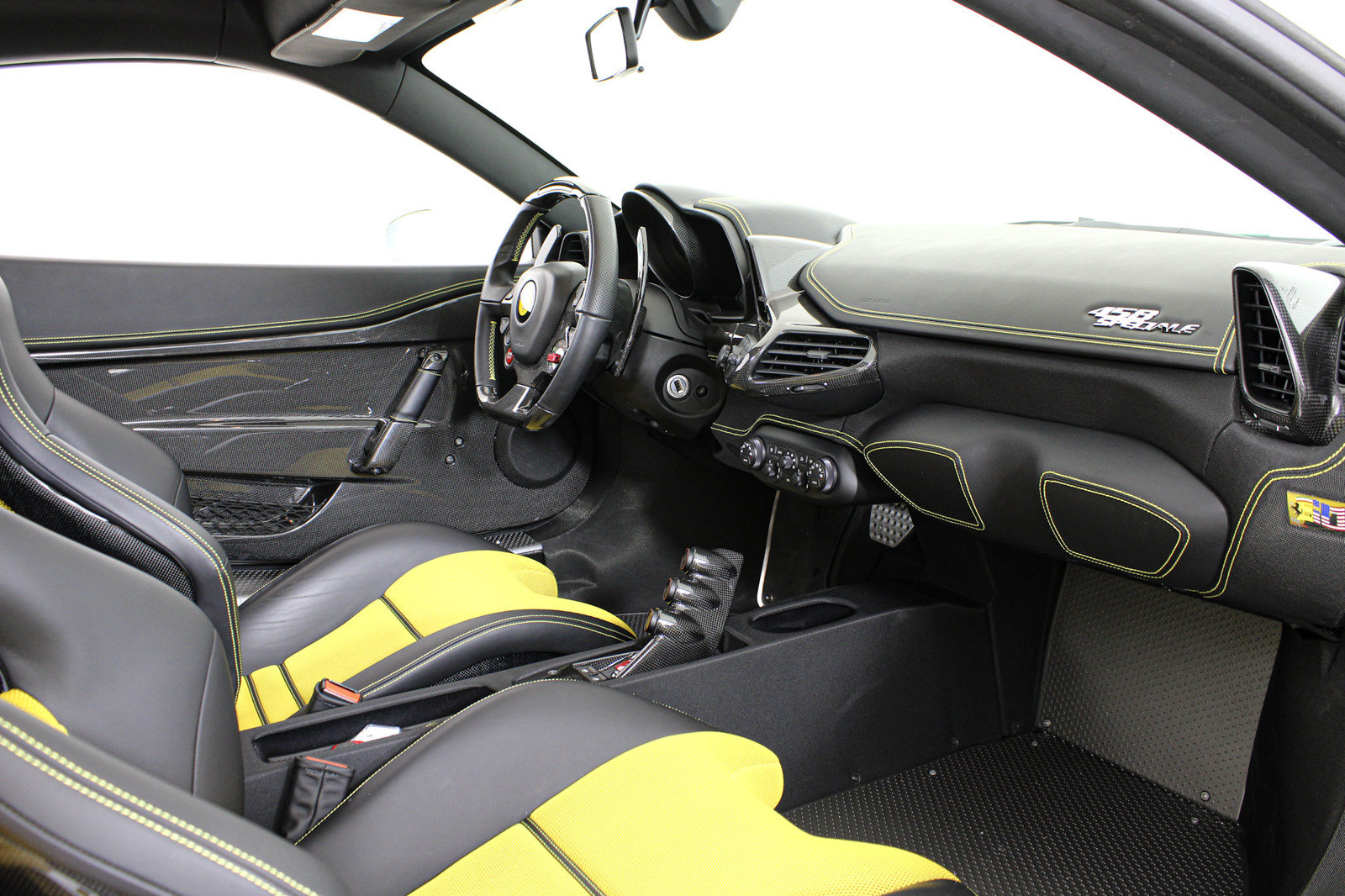 Used 2015 Ferrari 458 Speciale Coupe RWD image 2