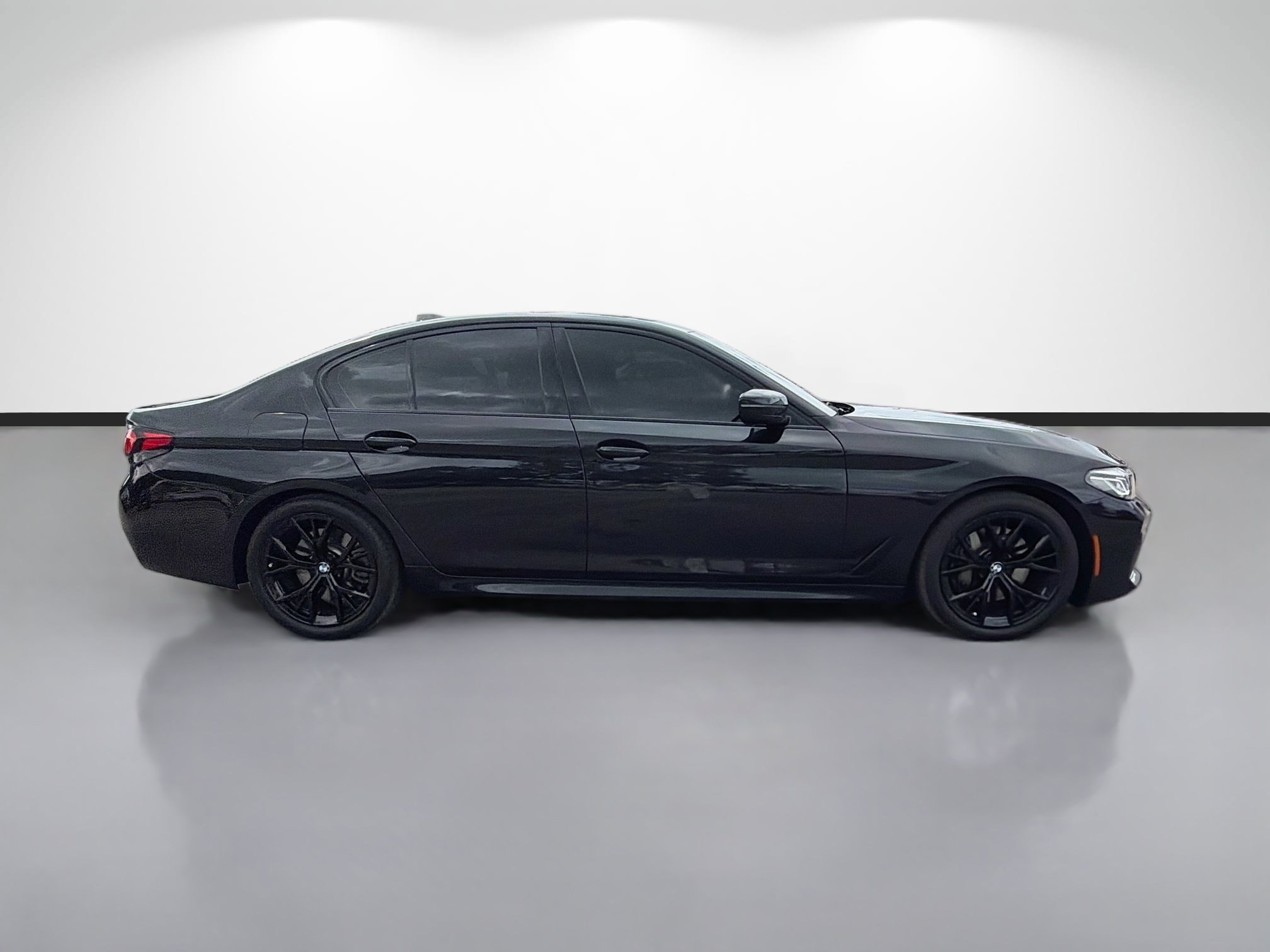 Used 2023 BMW 540i w/ M Sport Package RWD image 2