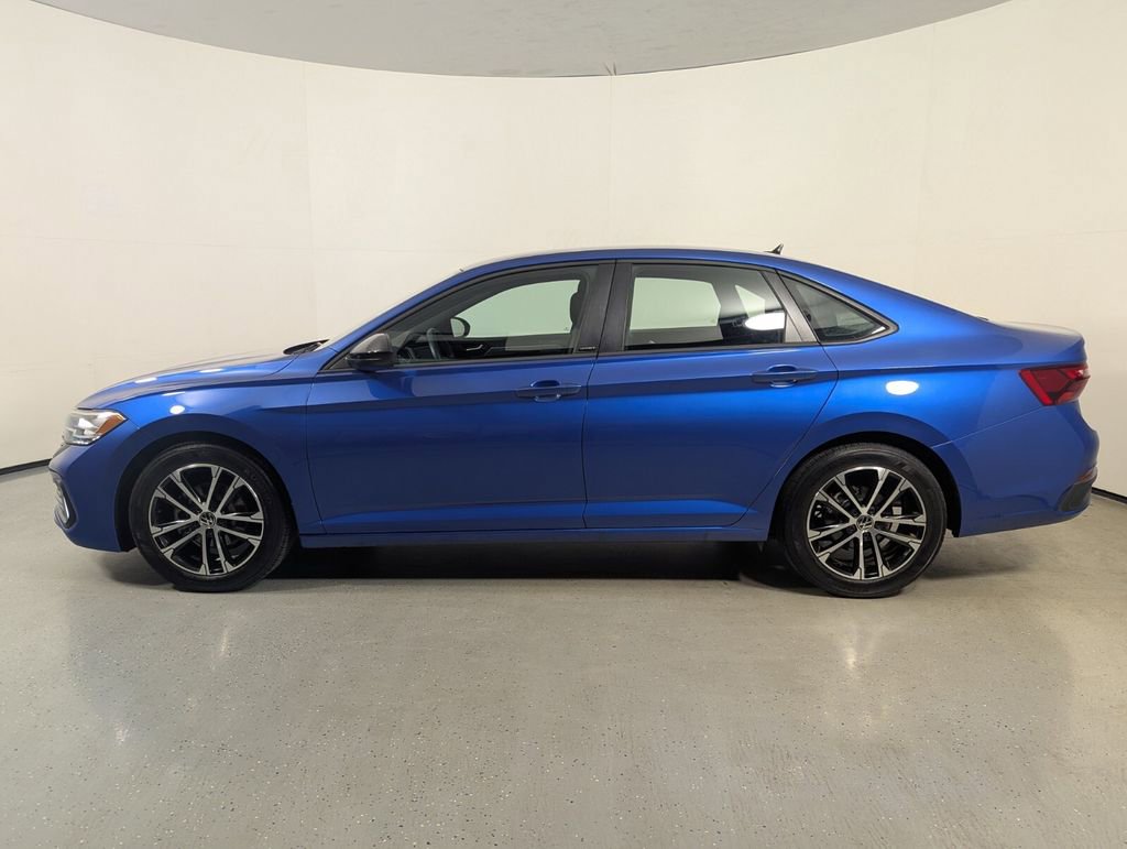 Used 2024 Volkswagen Jetta Sport FWD image 4