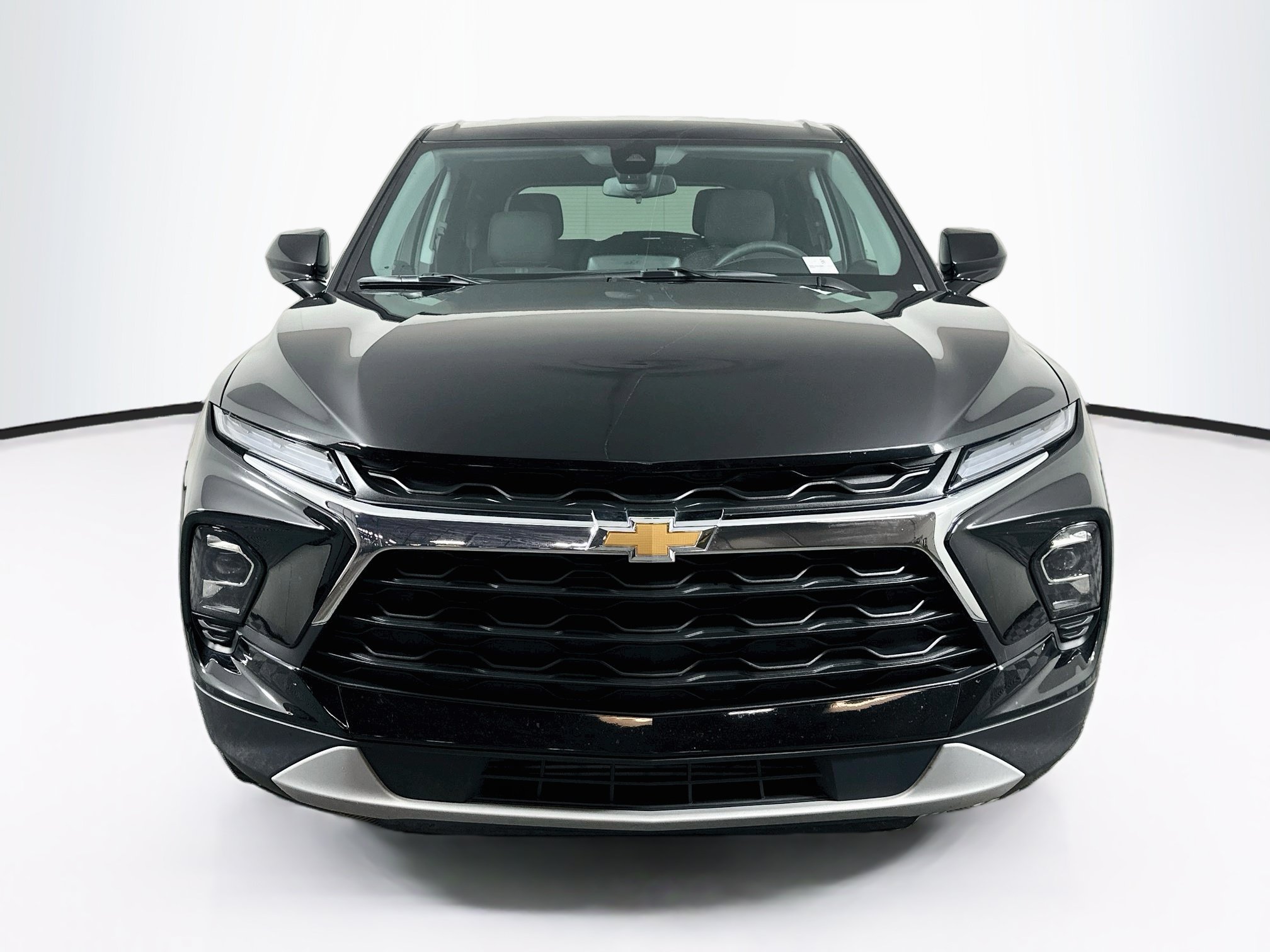Used 2026 Chevrolet Blazer LT FWD image 2