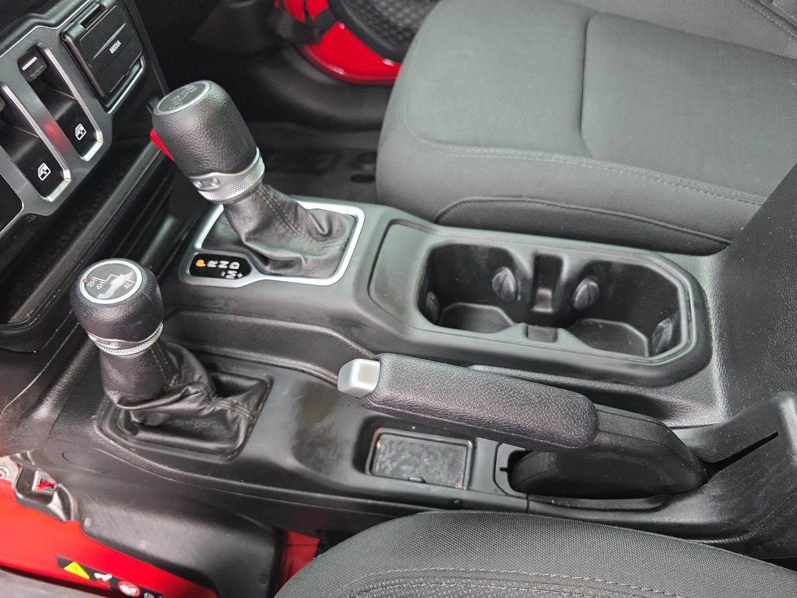 Used 2020 Jeep Wrangler Sport AWD/4WD image 21
