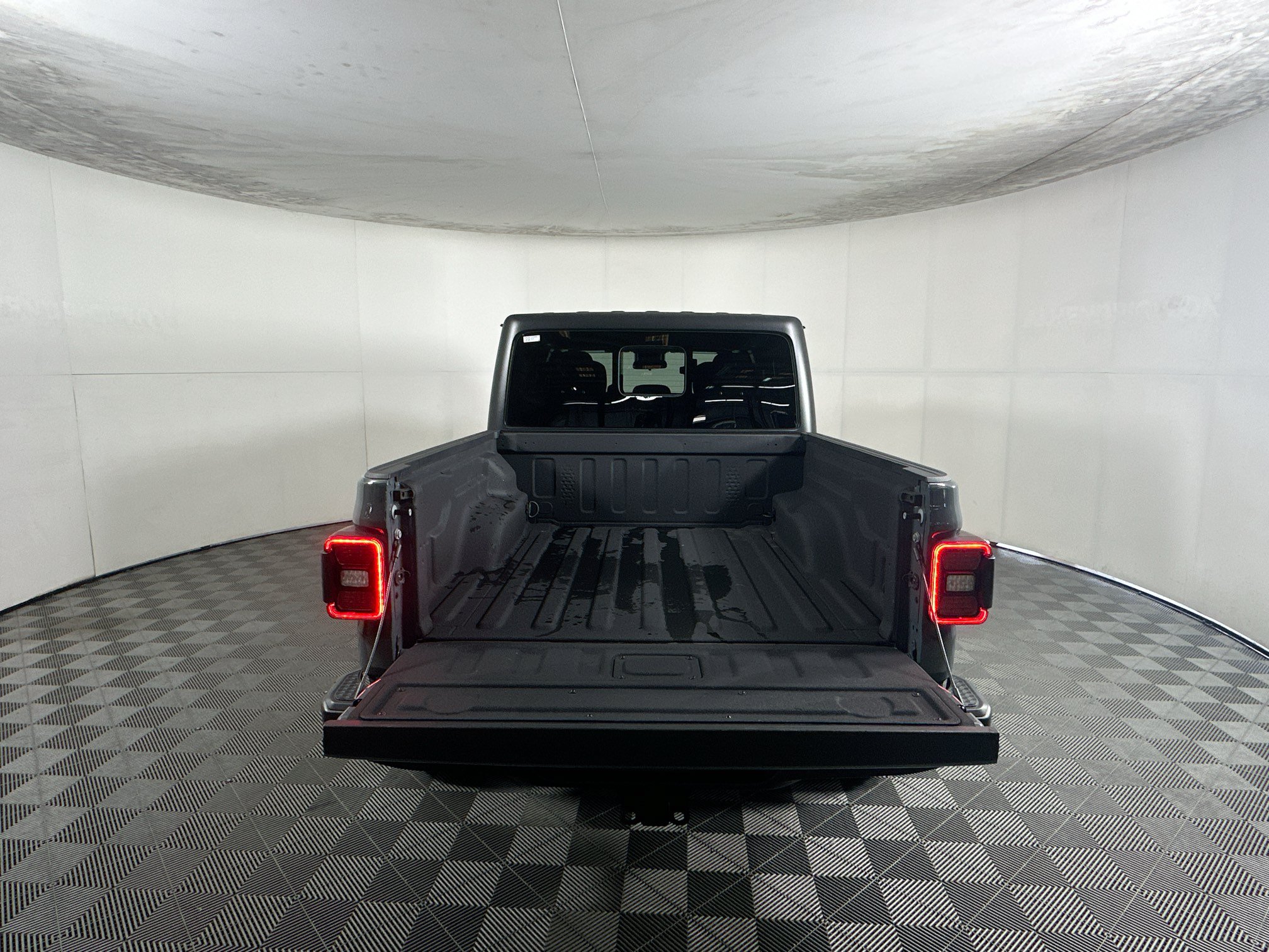 Used 2024 Jeep Gladiator Mojave w/ Convenience Group AWD/4WD image 31