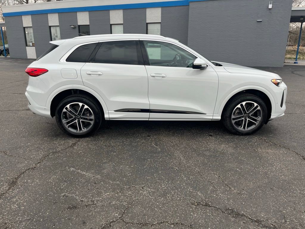 Used 2025 Audi Q5 Premium AWD/4WD image 9