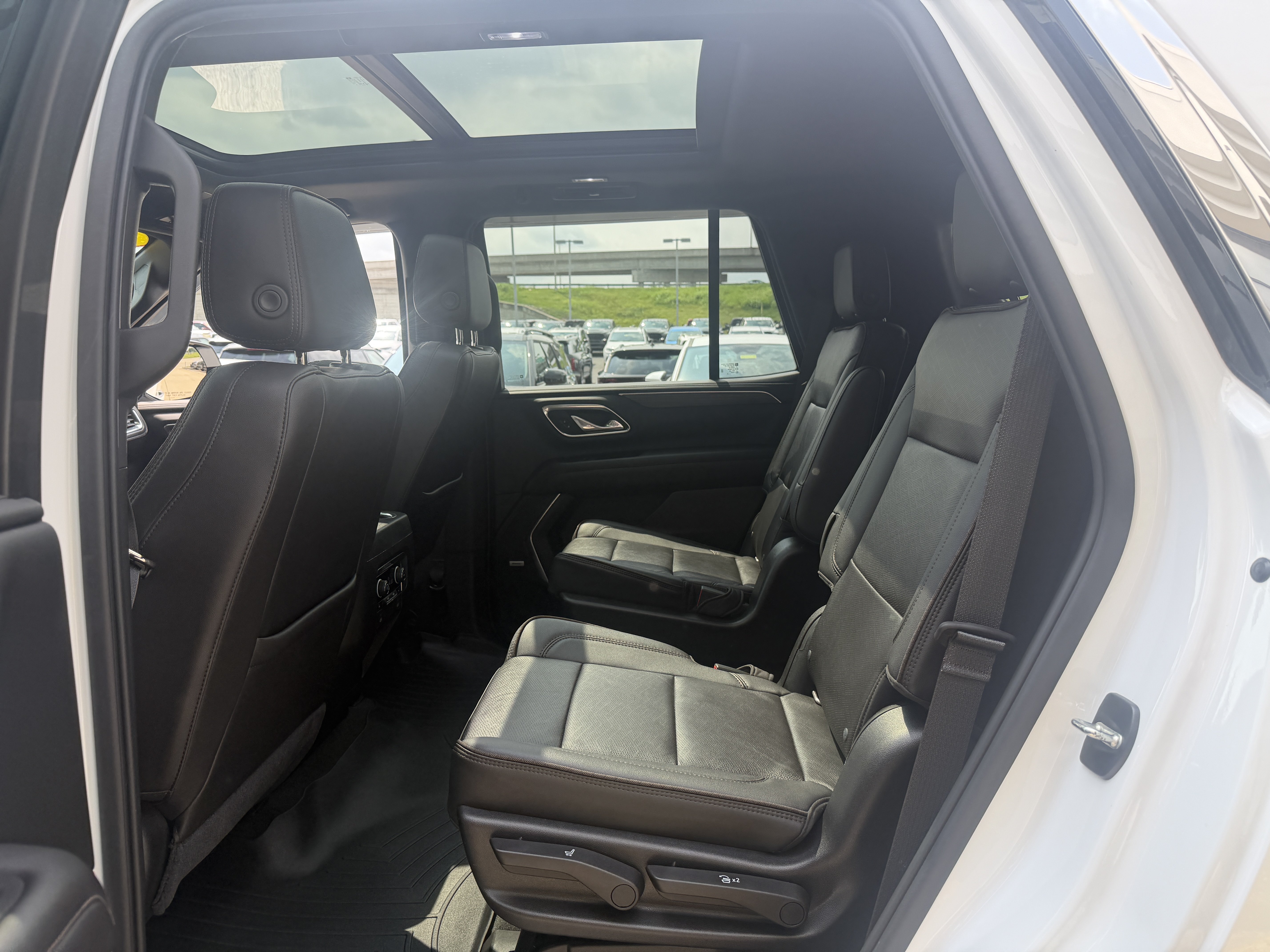 Used 2021 Chevrolet Tahoe High Country w/ Premium Package AWD/4WD image 33