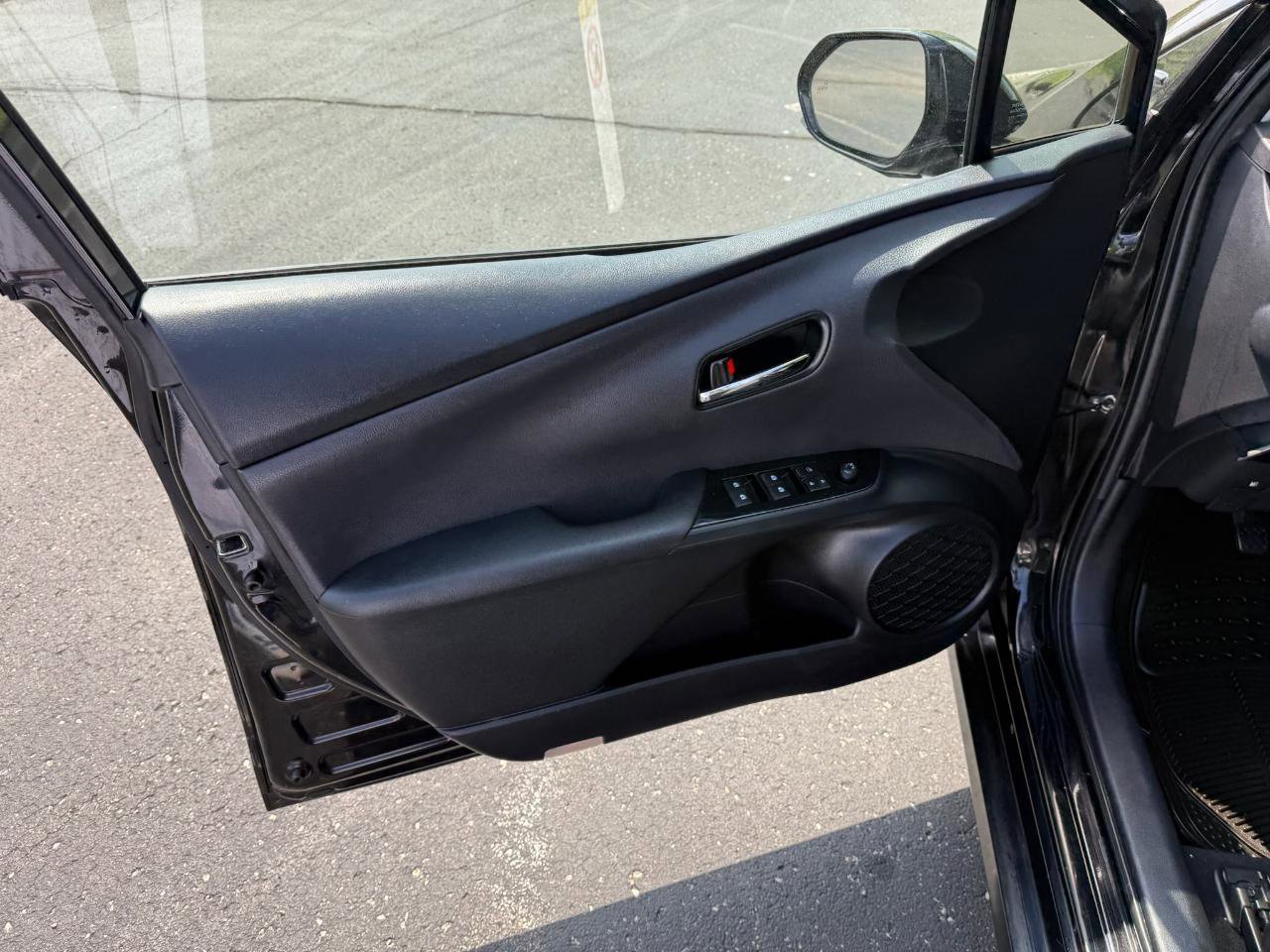 Used 2017 Toyota Prius Four Touring FWD image 9