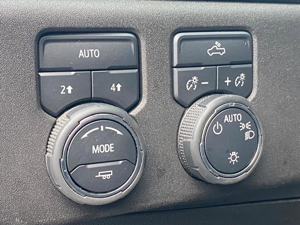 Used 2025 Chevrolet Silverado 1500 LT image 16