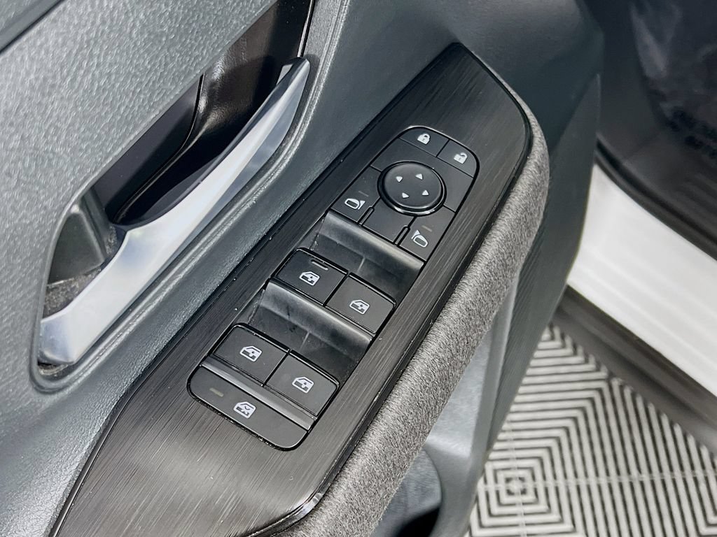 Used 2025 Nissan Kicks SV AWD/4WD image 29