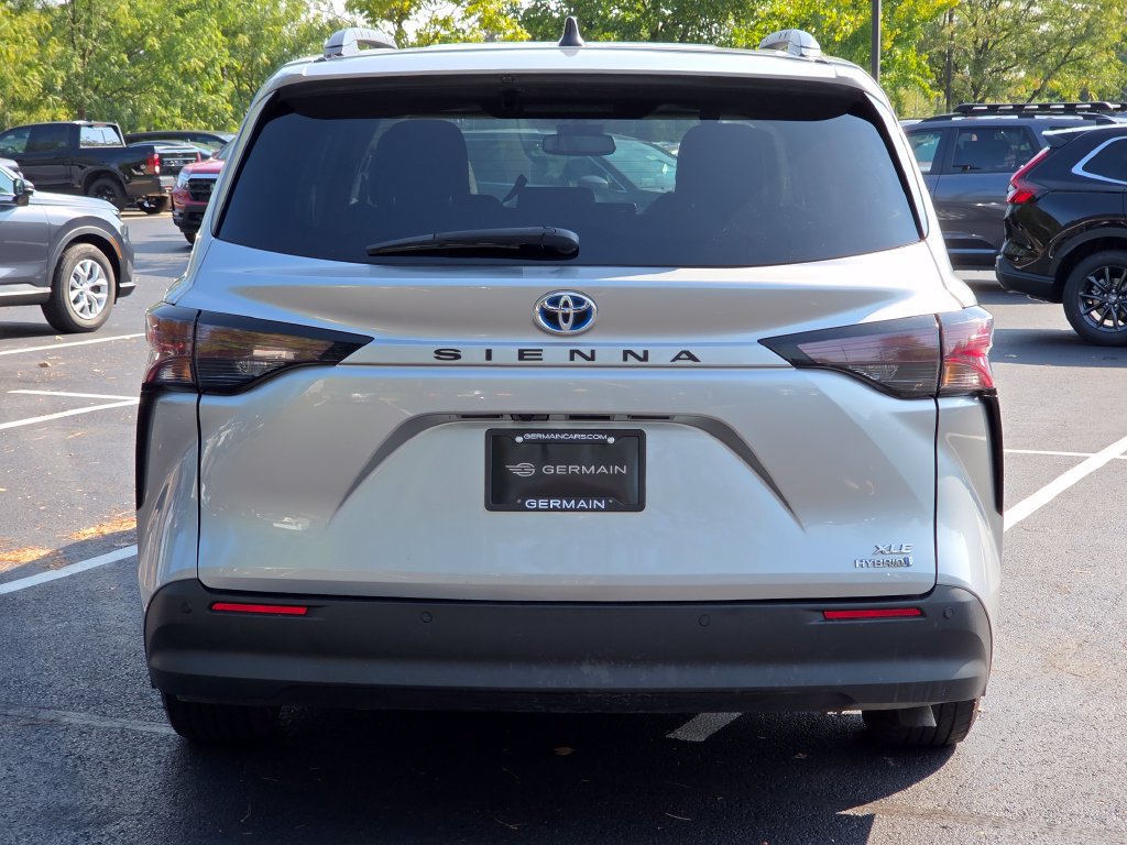 Used 2023 Toyota Sienna XLE FWD image 21