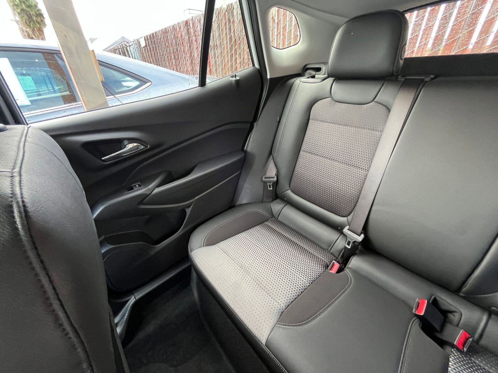 Used 2025 Chevrolet Trax LT w/ LT Convenience Package image 37