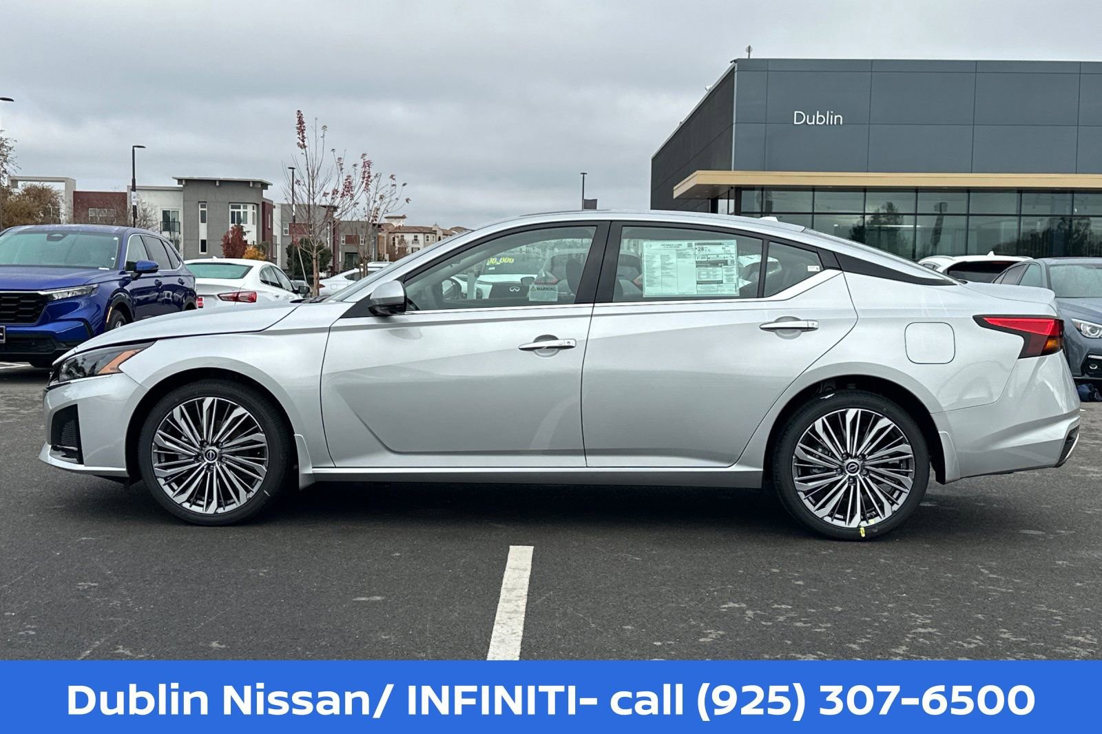 New 2025 Nissan Altima 2.5 SL AWD/4WD image 7
