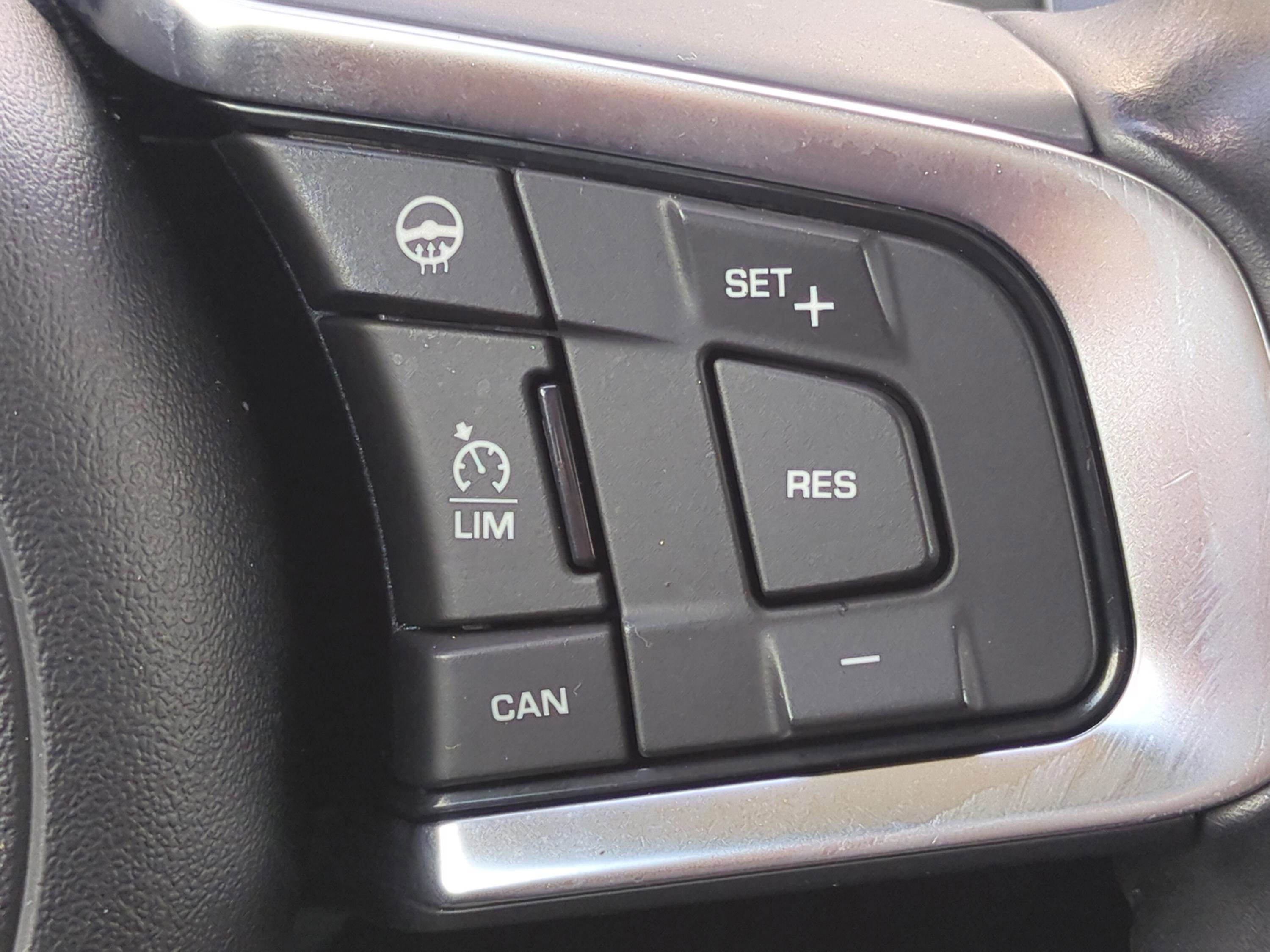 Used 2020 Jaguar E-PACE SE image 25