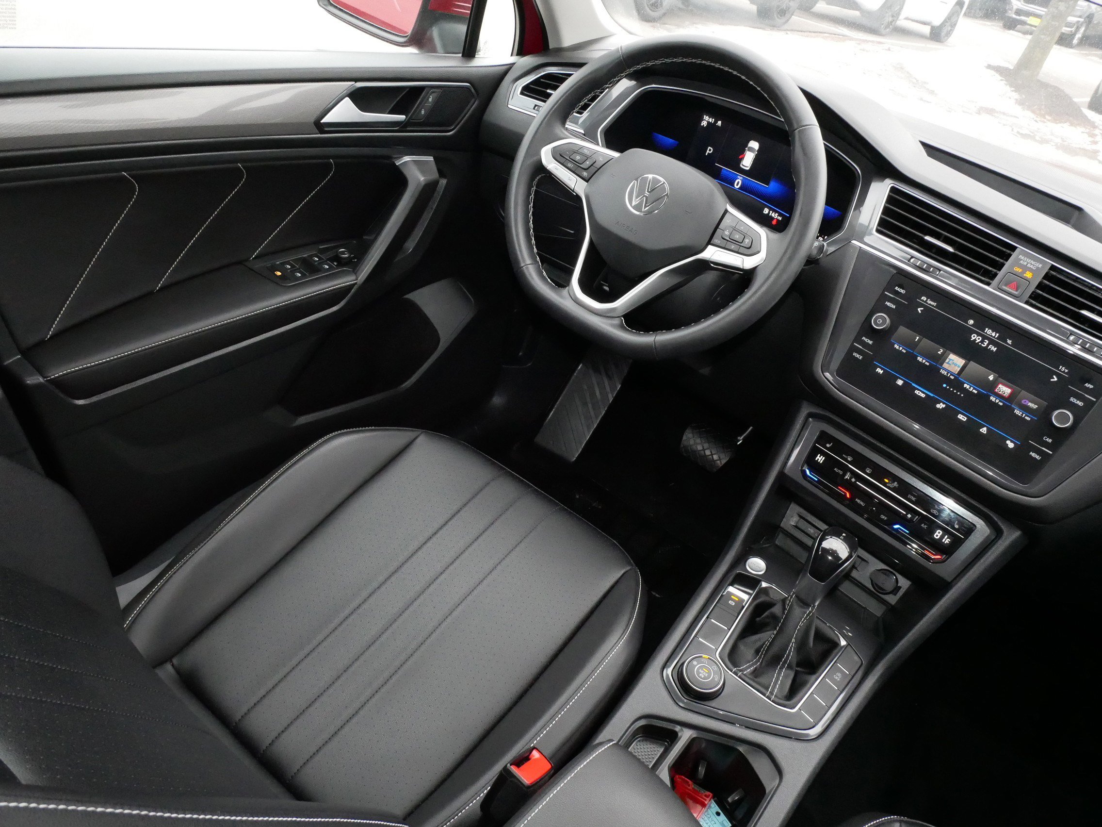 Used 2022 Volkswagen Tiguan SE image 9