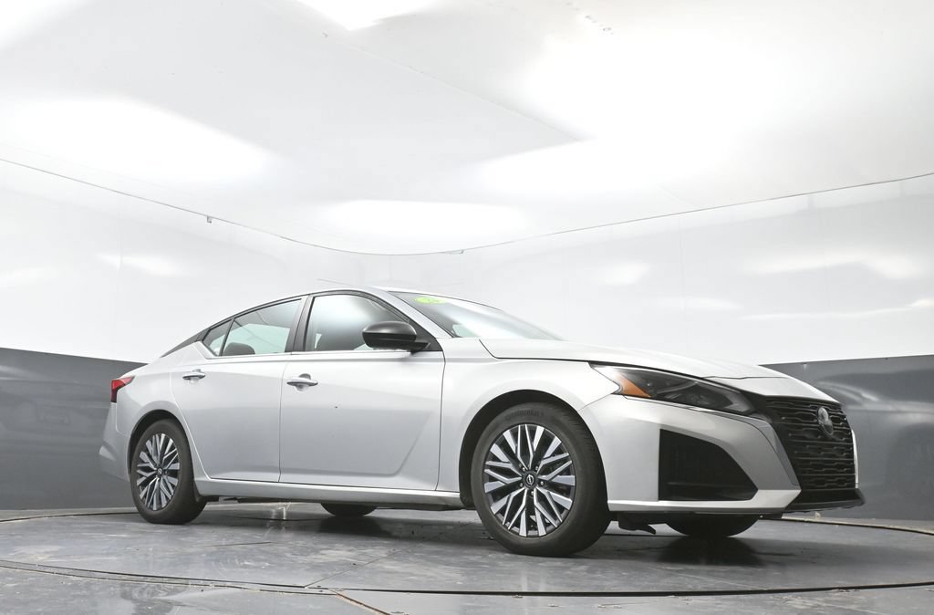 Used 2024 Nissan Altima 2.5 SV FWD image 49
