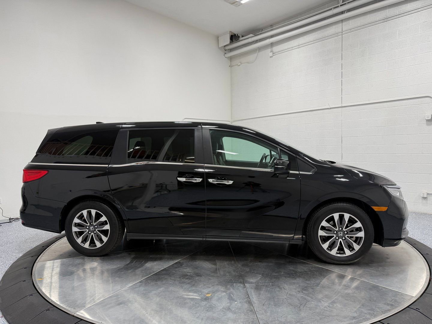 Used 2023 Honda Odyssey EX-L image 8