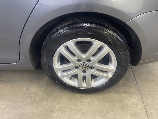 Used 2010 Volkswagen Jetta TDI FWD image 11