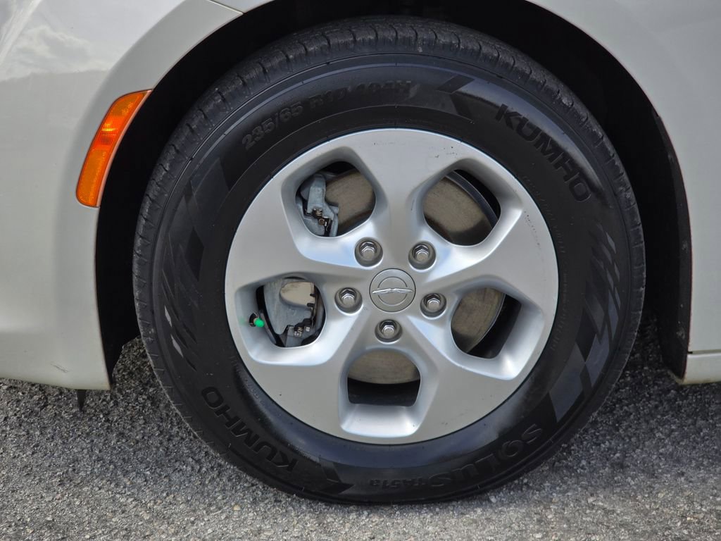 Used 2017 Chrysler Pacifica Touring-L Plus image 14