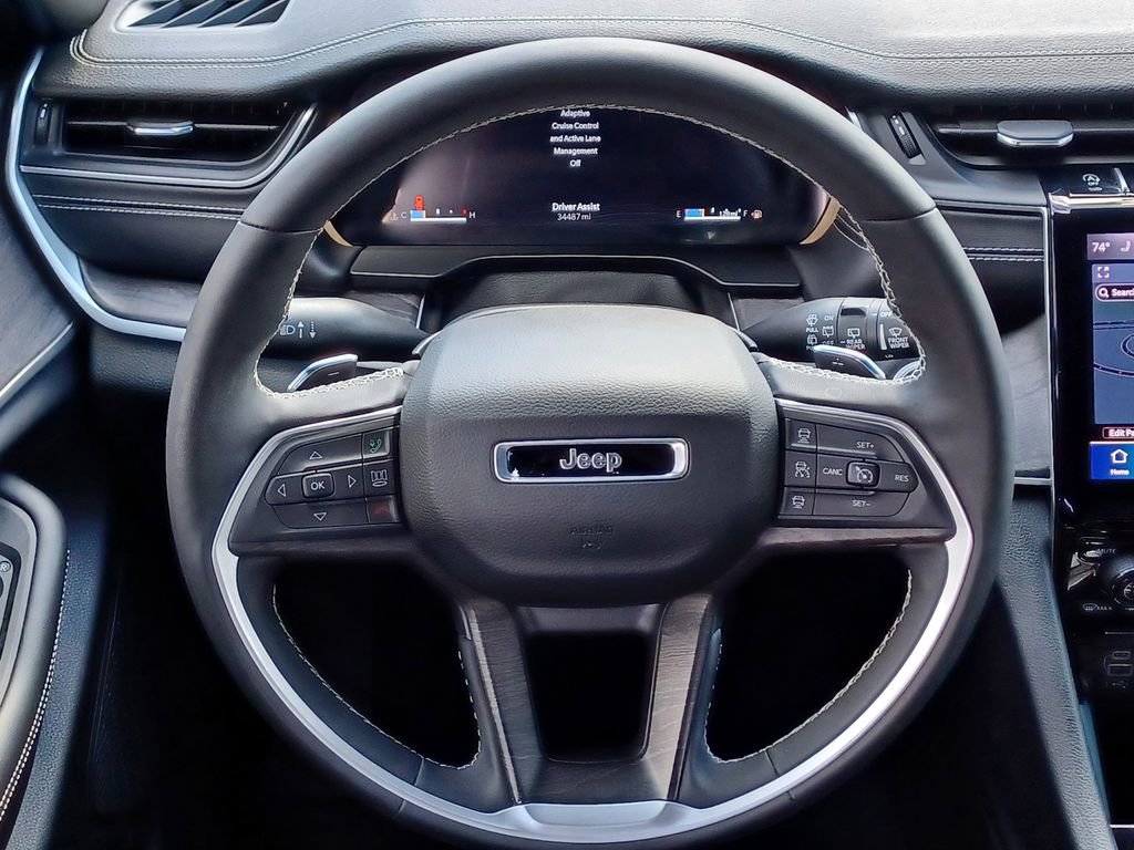 Used 2025 Jeep Grand Cherokee Limited w/ Black Appearance Package image 33