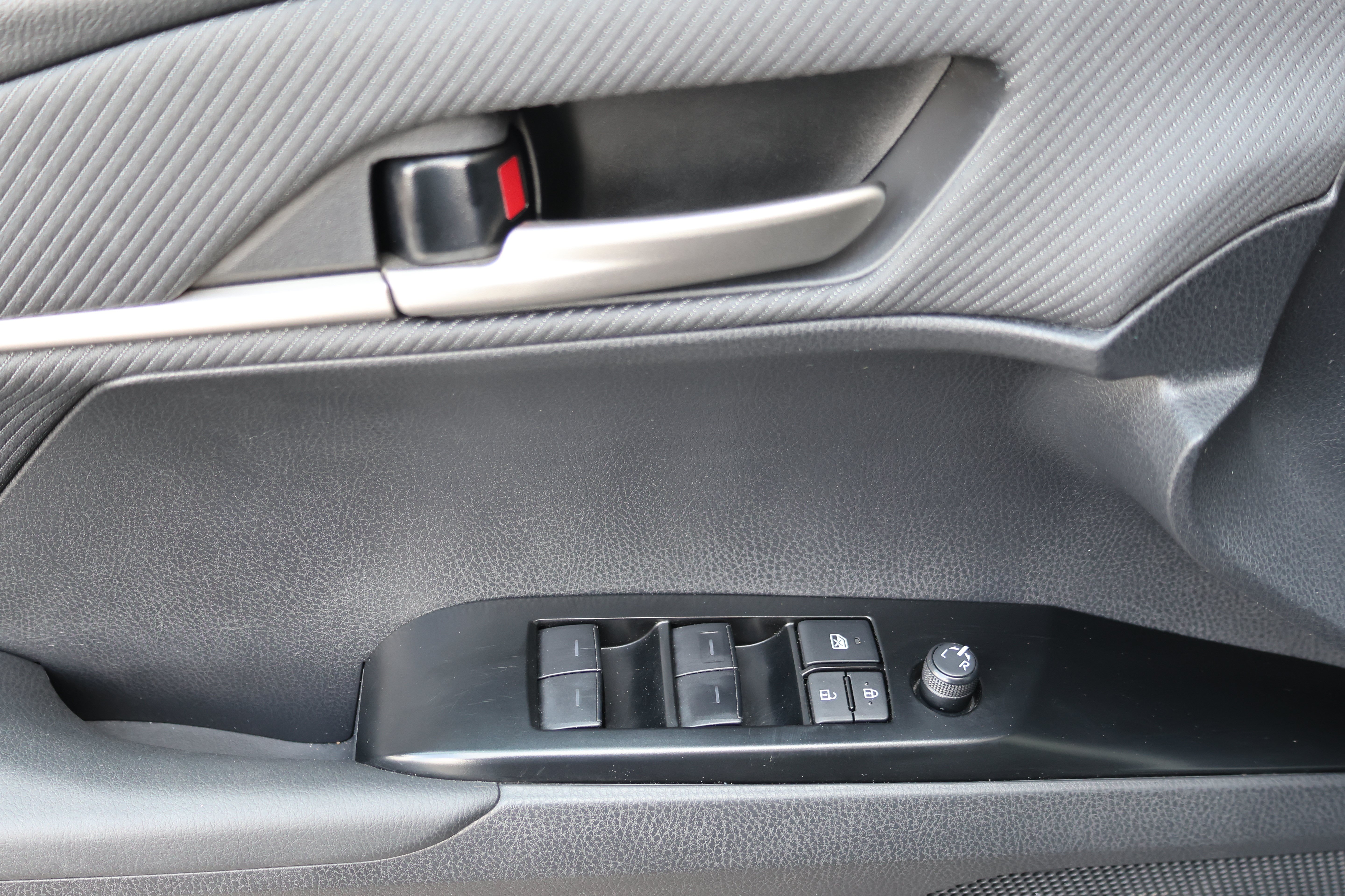 Used 2025 Toyota Camry SE FWD image 20