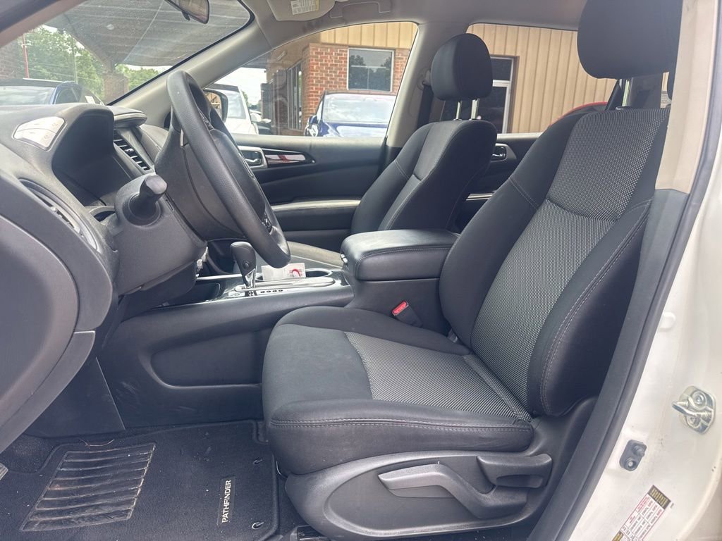 Used 2018 Nissan Pathfinder S FWD image 4