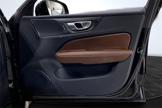 Certified 2025 Volvo V60 B5 Cross Country Plus image 25