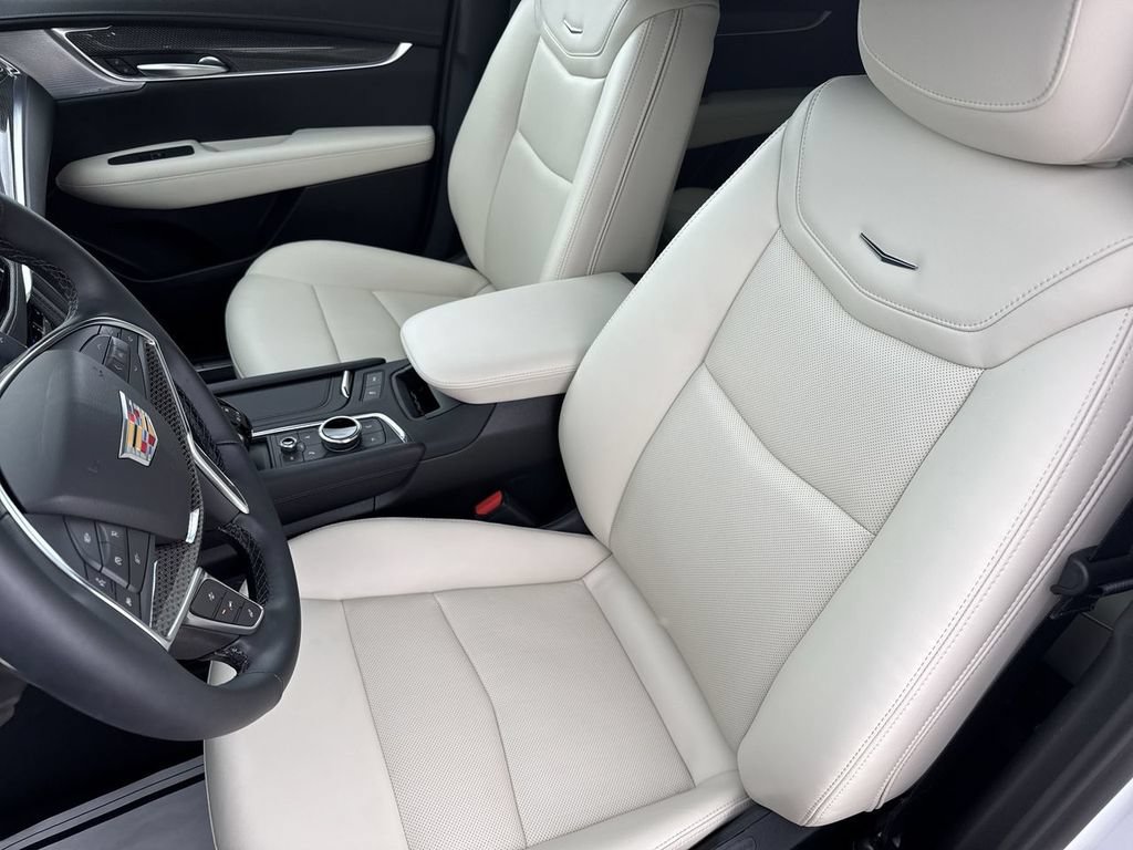 Used 2026 Cadillac XT5 Sportv w/ LPO, Floor Liner Package AWD/4WD image 15