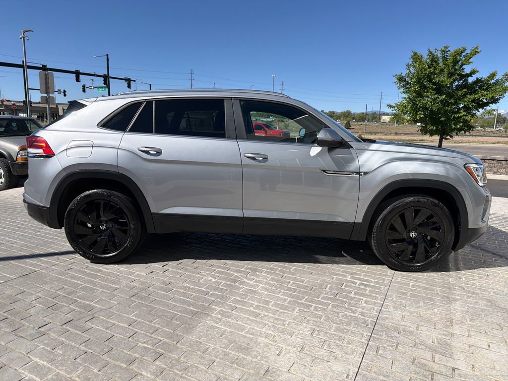 Certified 2024 Volkswagen Atlas Cross Sport SE w/ Panoramic Sunroof Package AWD/4WD image 8