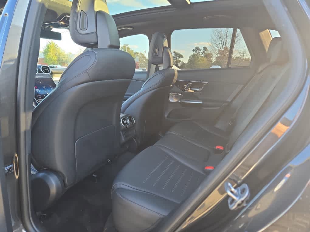 Used 2024 Mercedes-Benz GLC 300 4MATIC image 25
