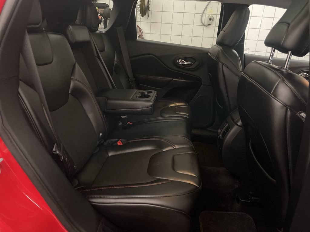 Used 2019 Jeep Cherokee Trailhawk w/ Comfort & Convenience Group AWD/4WD image 21
