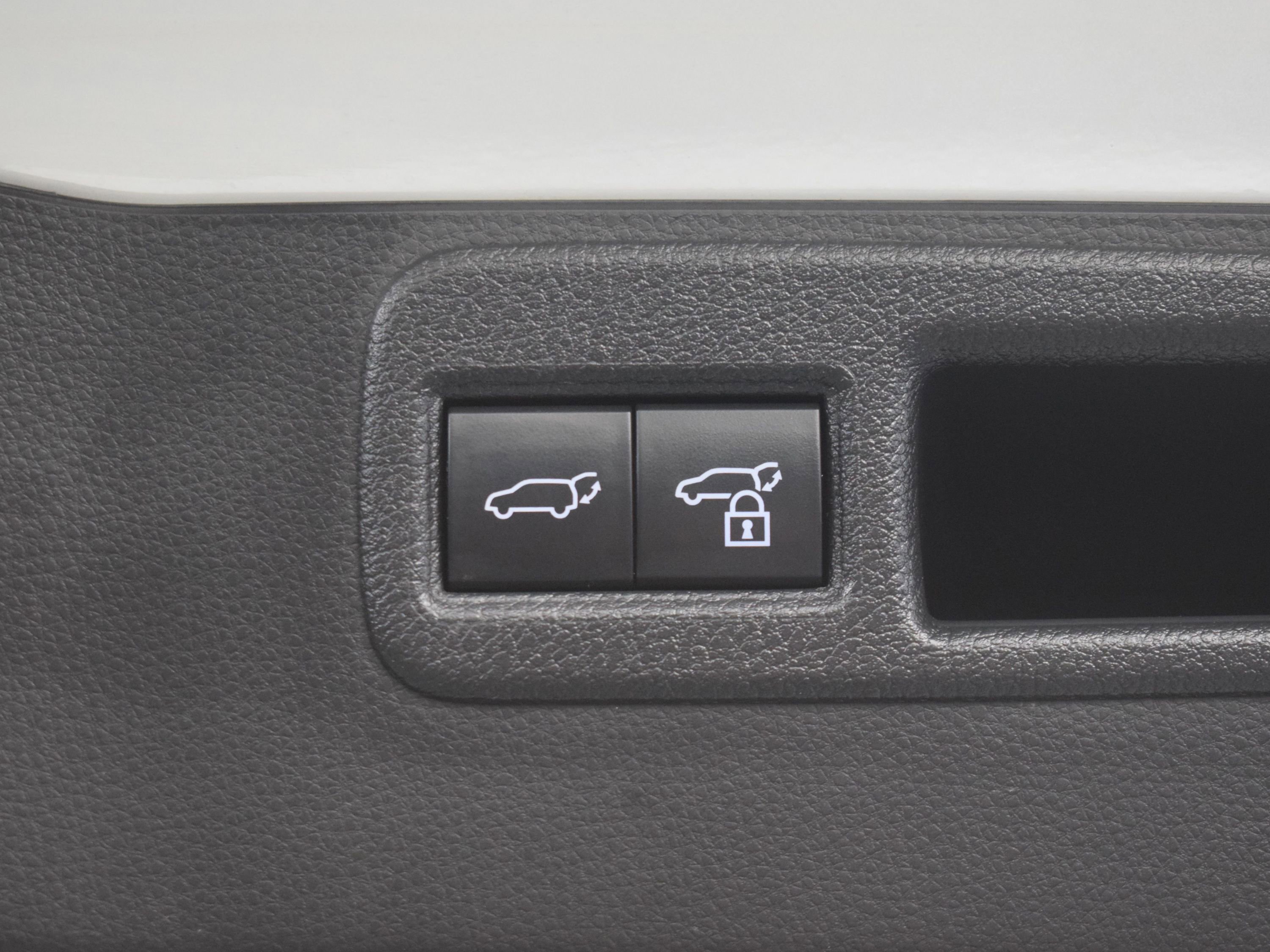 Used 2021 Toyota Venza LE image 12