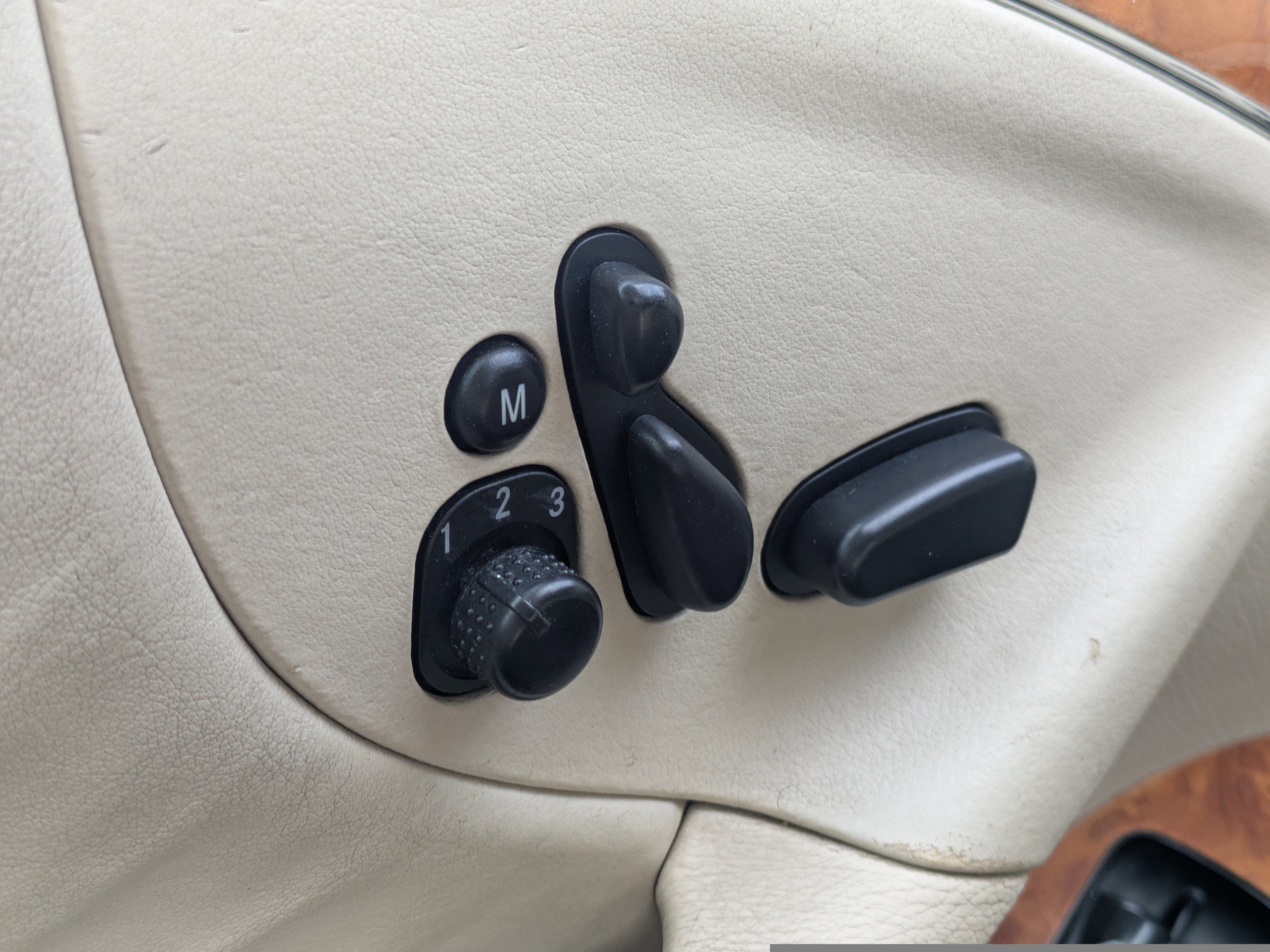 Used 2004 Mercedes-Benz CLK 500 Cabriolet image 29